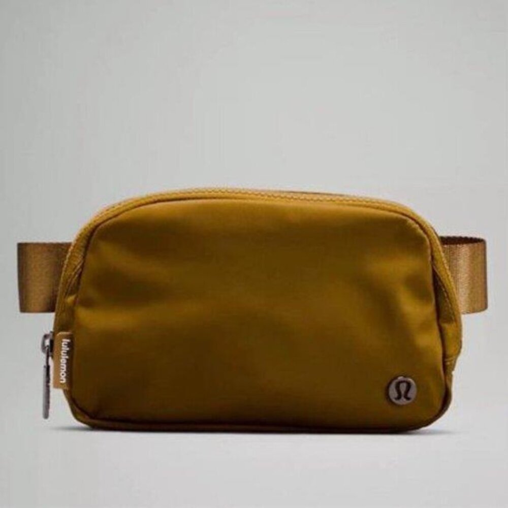 Lululemon everywhere belt bag 1L Burnt Caramel Color & NEW